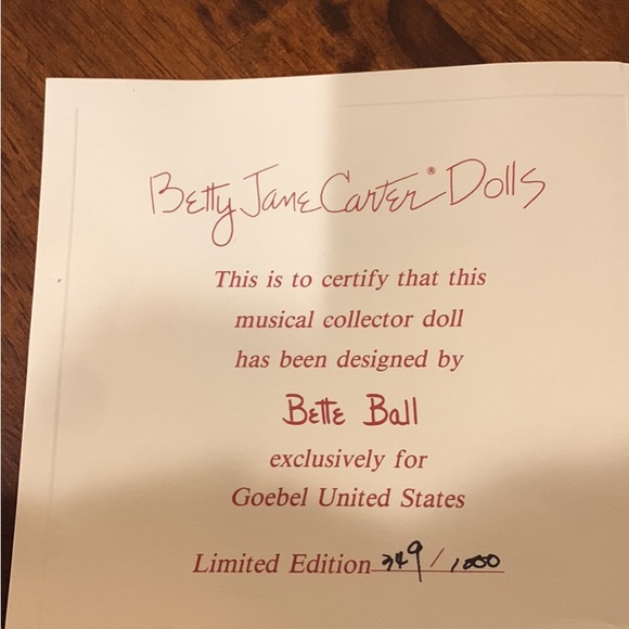 COLLECTABLE PORCELAIN CAT DOLL LIMITED EDITION IN BOX WITH STAND - Picture 5 of 6